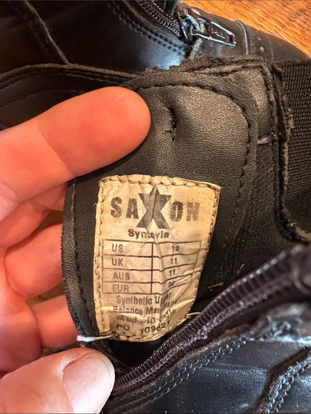 Saxon classic black
